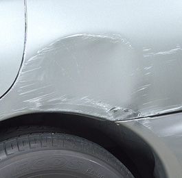 大きなへこみキズ