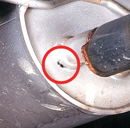 小さな穴・亀裂
