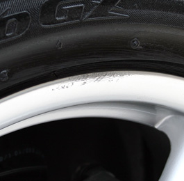 浅いこすりキズ