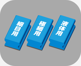削れ具合をこまめに確認しながらコンパウンド極細→液体コンパウンドの順に仕上げていきます。スポンジが軽くつぶれるくらいの加減で直線方向に。乾いてきたらコンパウンドを足してください。