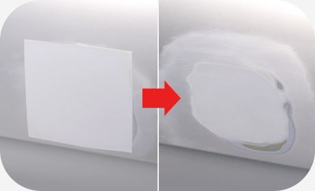 周囲の塗装との境目に段差が残っていると、カラー塗装した時に必ず目立ってしまいます。なめらかになるまで研磨しましょう。