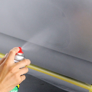 ボデーペンボカシ剤が乾かないうちにカラーペイントをスプレーします。