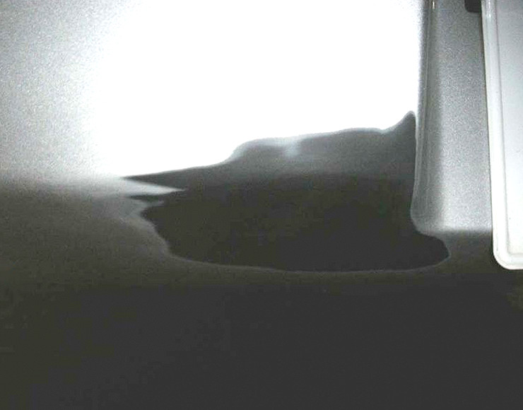 耐水サンドペーパーの320番と600番を使用して盛ったパテをならす