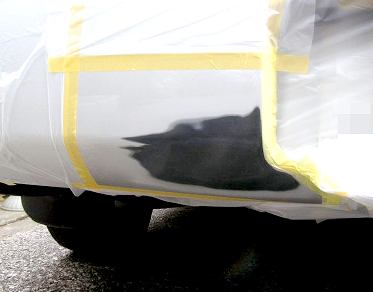 マスキングテープとシートを使用して塗料の付着止を