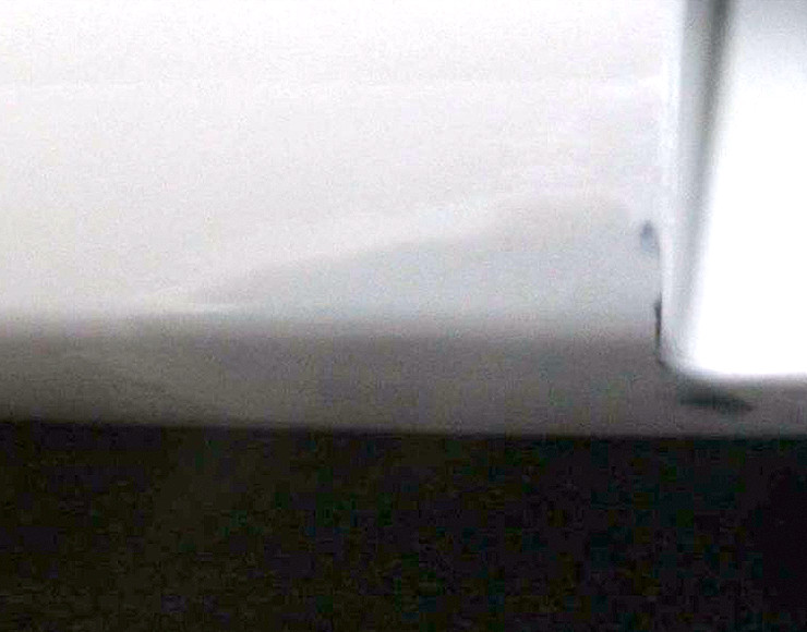 プラサフで塗装した部分の周辺を元々塗装してある部分と段差をなくす為に削る