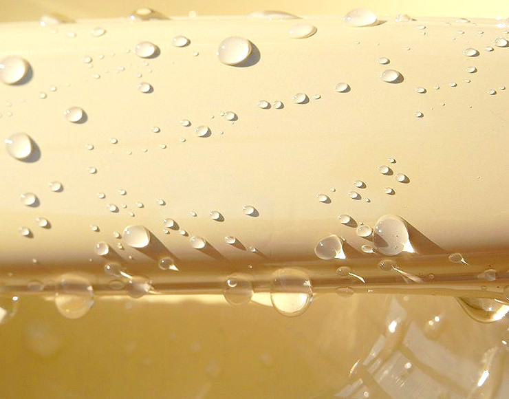 付属のコンパウンドを使用し、粗い方から順に磨いて仕上げる