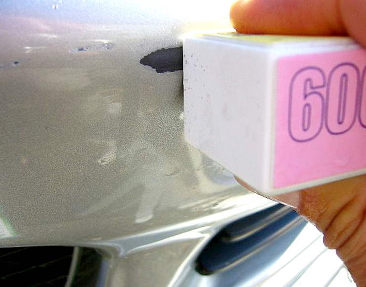 サンドキューブを使って傷の凹凸をなくす