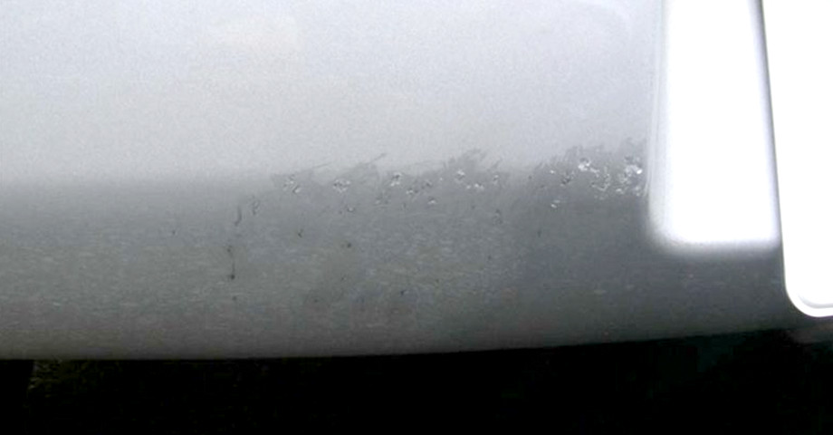 パテでキズをしっかり埋める！バンパーの深くえぐれたキズ